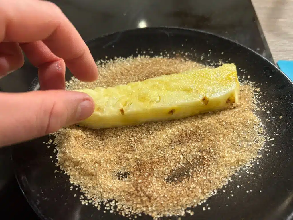 Kanelista, sokerista ja ananaksesta saa ihanan jälkiruoan – lapseni rakastuivat näihin