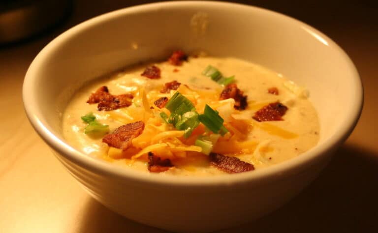 Unohdetusta arkikeitosta tuli superherkullista, kun lisäsin mukaan paistettua pekonia Unohdetusta arkikeitosta tuli superherkullista, kun lisäsin mukaan paistettua pekonia