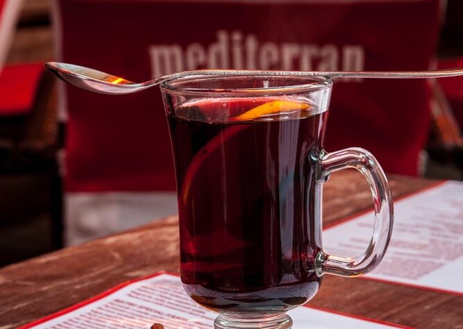 Kokeile Alkon hittidrinkkiä - glögin sekaan lorautetaan yllättävä lisuke Kokeile Alkon hittidrinkkiä – glögin sekaan lorautetaan yllättävä lisuke