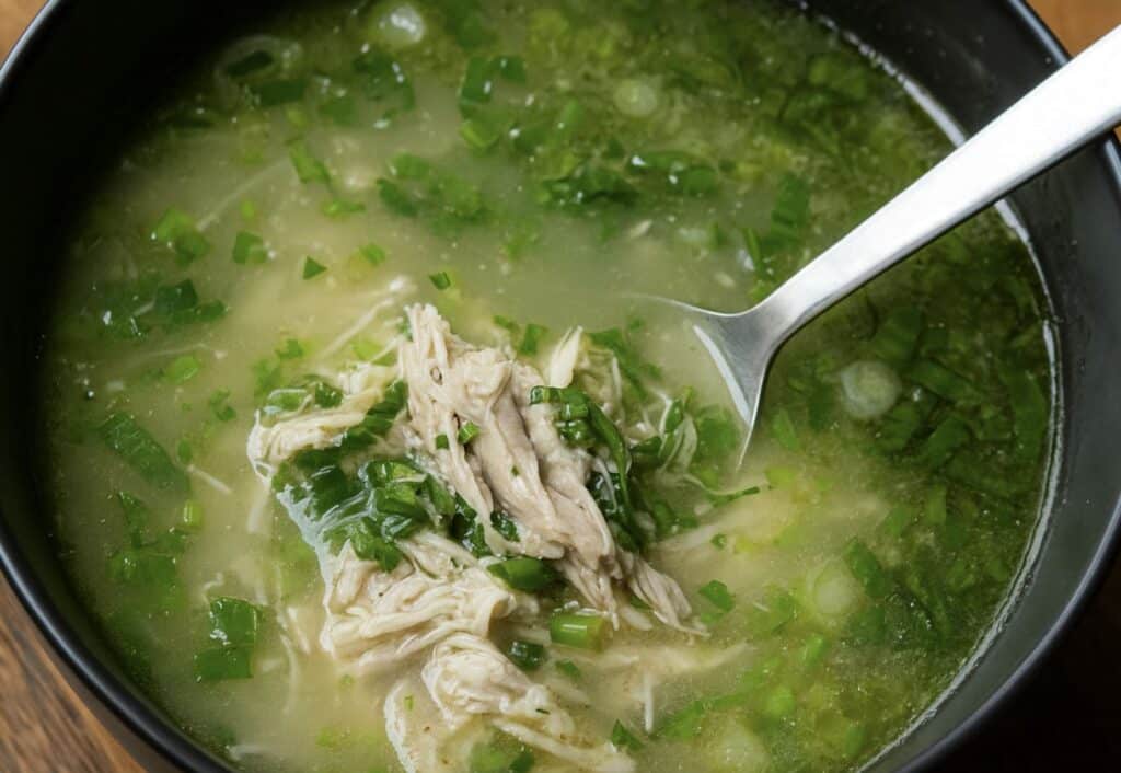 Keitto, joka pitää lämpimänä ja flunssan loitolla: Makua, täyteläisyyttä ja potkua