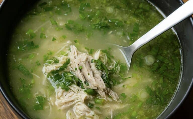 Keitto, joka pitää lämpimänä ja flunssan loitolla: Makua, täyteläisyyttä ja potkua