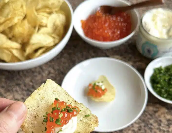 Mainio herkku Linnan juhlien katseluun – koko pelti syödään lähetyksen aikana