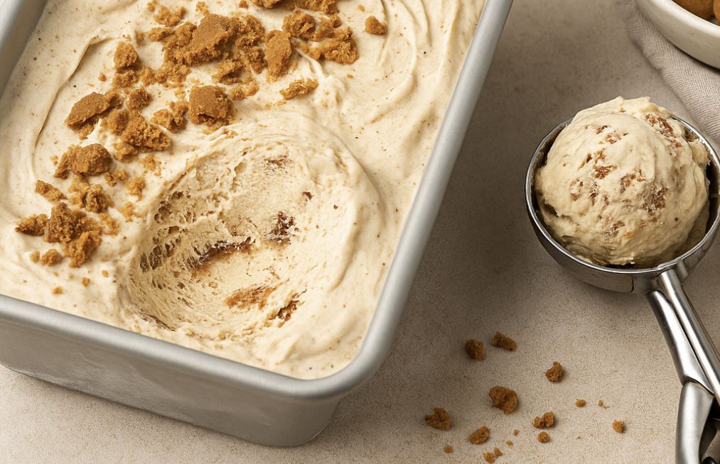 Tämä piparijäätelö on niin hyvää, että sitä kannattaa tehdä heti tupla-annos Tämä piparijäätelö on niin hyvää, että sitä kannattaa tehdä heti tupla-annos