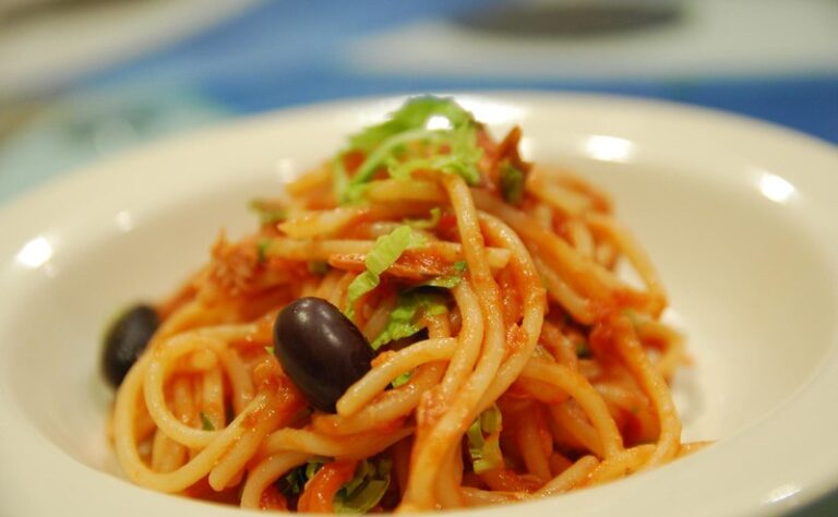 Henri Alén vinkkaa - arkisesta tonnikalapastasta tulee ekstrahyvää, kun lisäät mukaan tätä Henri Alén vinkkaa – arkisesta tonnikalapastasta tulee ekstrahyvää, kun lisäät mukaan tätä