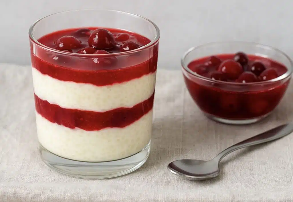 Keitin riisipuuroa tahalteen liikaa, jotta pääsin valmistamaan tätä jälkiruokaa