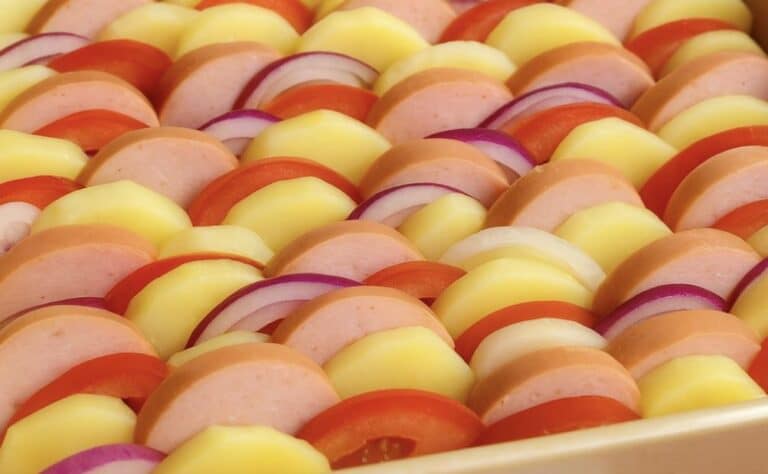 Vanhanajan unohdettu arkiruoka - Nikkarinvuoka maistuu koko perheelle Vanhanajan unohdettu arkiruoka – Nikkarinvuoka maistuu koko perheelle