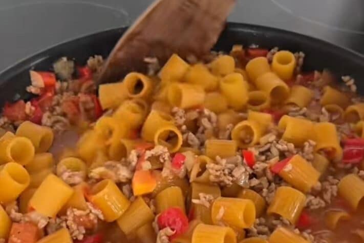 Yhden pannun pasta – resepti, joka pelastaa kiireisen arkipäivän