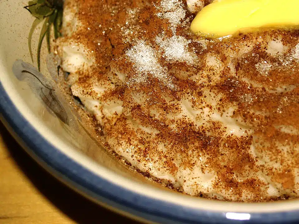 Mummoni ei syö riisipuuroa ilman tätä – valmistuu yhdestä aineksesta