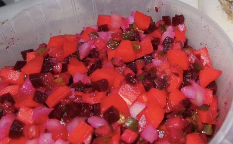 Rosollista tulee niin hyvää, kun punajuuret kypsentää keittämisen sijasta näin Rosollista tulee niin hyvää, kun punajuuret kypsentää keittämisen sijasta näin