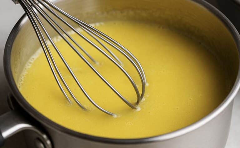 Jokaisen jääkaapissa lymyävästä tuotteesta saa herkkukastikkeen – vain 4 ainesta