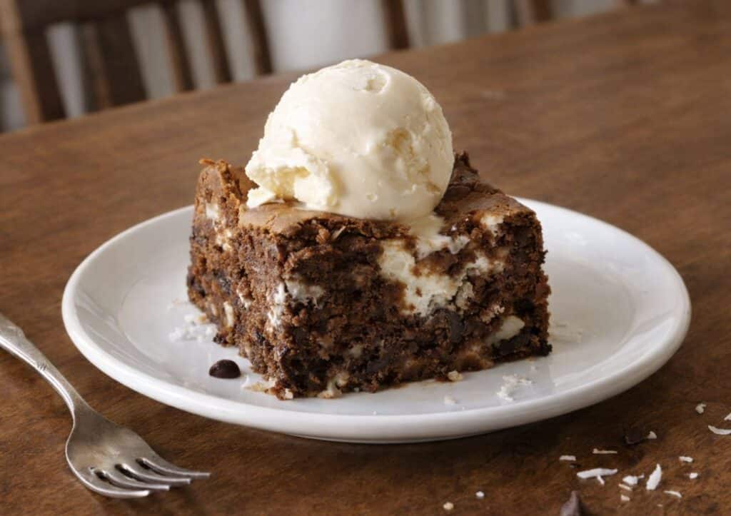 Suklainen maanjäristyskakku - koko perheeni uusi suosikki on tässä Maanjaristyskakkupala