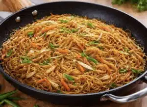 Paistetut nuudelit – ravintolatasoista ruokaa 15 minuutissa