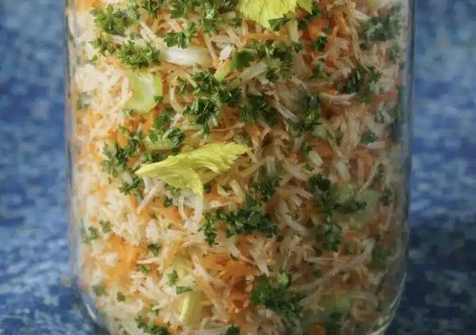 Helppo purkkisalaatti, joka maistuu vain paremmalta päivä päivältä