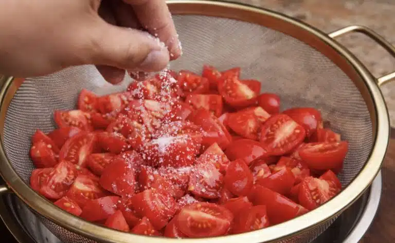 Tällä 15 minuutin kikalla tomaatista tulee paremman makuinen Tällä 15 minuutin kikalla tomaatista tulee paremman makuinen