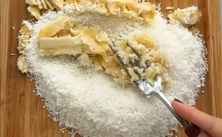 Sekoita vain banaani ja kookoshiutaleet – keksiresepti sai somen sekaisin