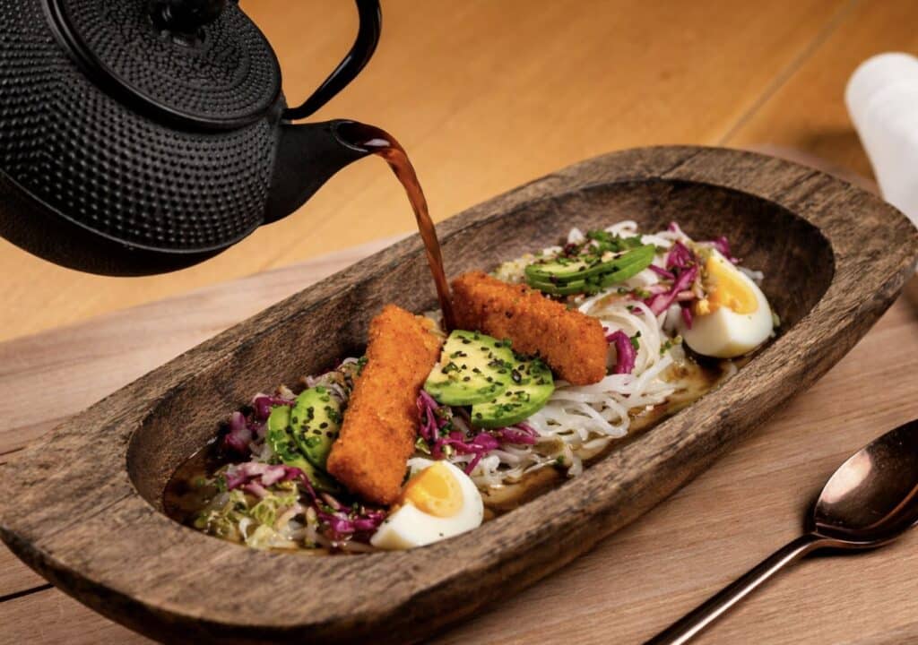 Teetkö kalapuikot vielä uunissa tai pannulla? Lopeta nyt – tämä on paras tapa Kalapuikkobowl nuudeleilla