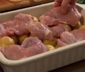 Mehevä kreikkalainen kanavuoka – jopa naurettavan helppo resepti