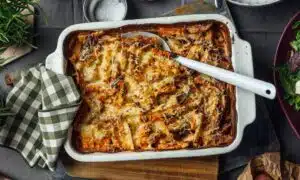 Mehevä juureslaatikko – annoskohtainen hinta on alle pari euroa