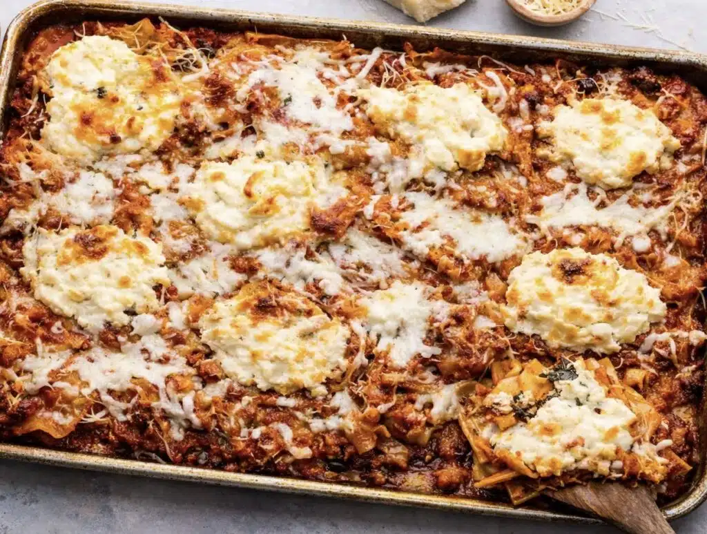 3 syytä, miksi valmistan perinteisen lasagnen sijasta peltilasagnea 3 syytä, miksi valmistan perinteisen lasagnen sijasta peltilasagnea