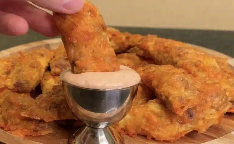 Sekoita tonnikala, juusto ja kananmunat – saat elämäsi parhaat kalapuikot