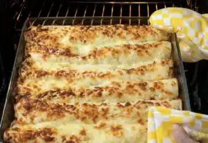 Julia keksi yhdistää tortillan ja lasagnen – valmis 15 minuutissa uuniin Julia keksi yhdistää tortillan ja lasagnen – valmis 15 minuutissa uuniin