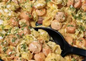 30 minuutissa valmistuva nakkipata – kiireisen vanhemman pelastus