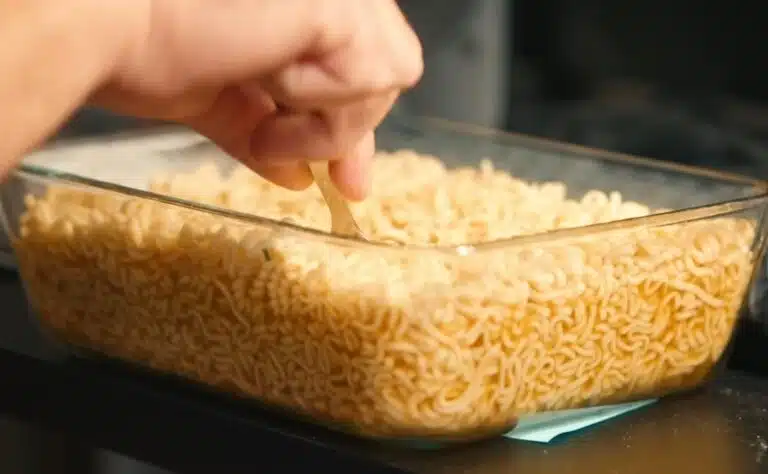 Mies eli pelkillä pikanuudeleilla – suoliston tutkimus sai lääkärit järkyttymään