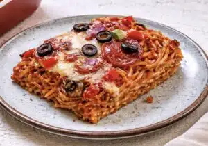 Tämä pizzaspagetti on lasteni lemppari: yhdistää kolme suosikkiruokaa Tämä pizzaspagetti on lasteni lemppari: yhdistää kolme suosikkiruokaa