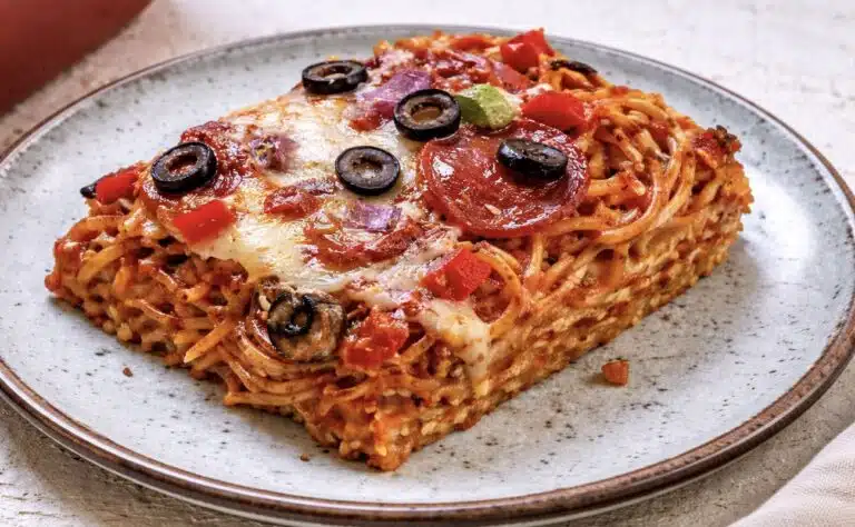 Tämä pizzaspagetti on lasteni lemppari: yhdistää kolme suosikkiruokaa Tämä pizzaspagetti on lasteni lemppari: yhdistää kolme suosikkiruokaa