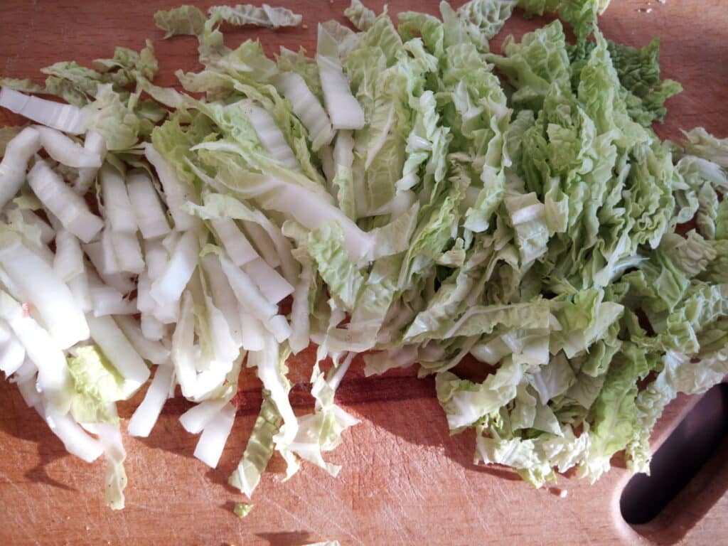 Helppo kimchi aloittelijoille – edullinen, nopea ja maukas food board sliced products cabbage chinese cabbage 1568161 pxhere.com