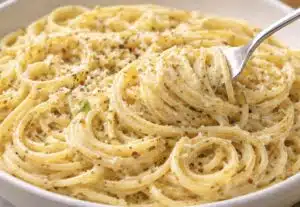 Aina, kun haluan jotain hyvää edullisesti ja nopeasti: valmistan tätä pastaa