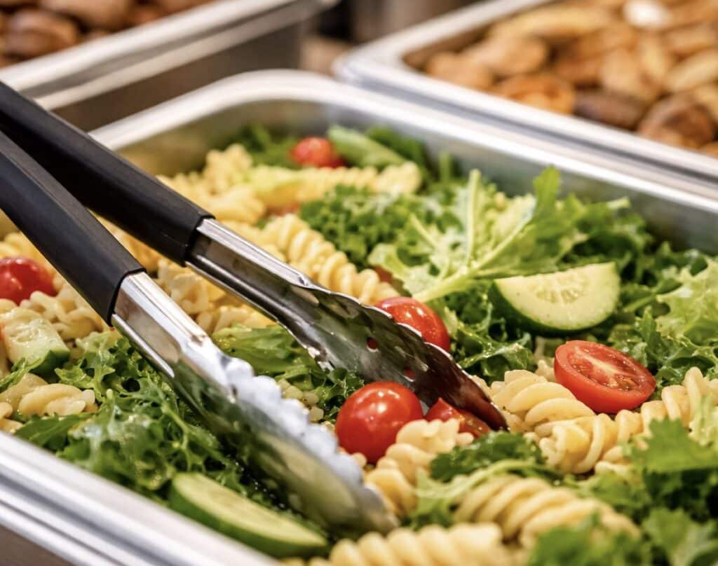 Älä tee tätä buffetpöydässä – kaikista suurin riski saada tauti buffet