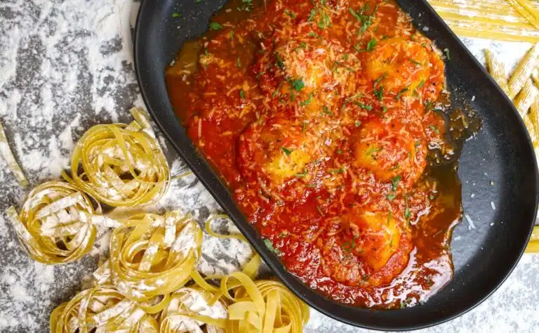 Parhaat lihapullat syntyvät tällä reseptillä: Italialaisten isoäitien resepti Parhaat lihapullat syntyvät tällä reseptillä: Italialaisten isoäitien resepti