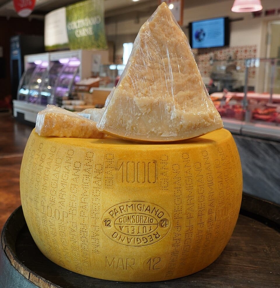 Sinunkin suosikkijuustoasi uhkaa uusi ongelma – helle voi nostaa hintaa Parmigiano reggiano