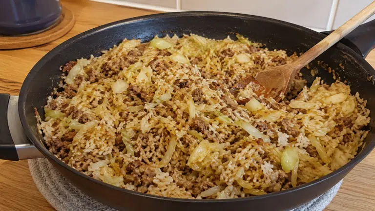 400 grammaa jauhelihaa riittää pitkälle, kun lisäät pannulle nämä kaksi ainesta