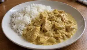En ripottele curryjauhetta suoraan kastikkeeseen – teen sille ensin tämän